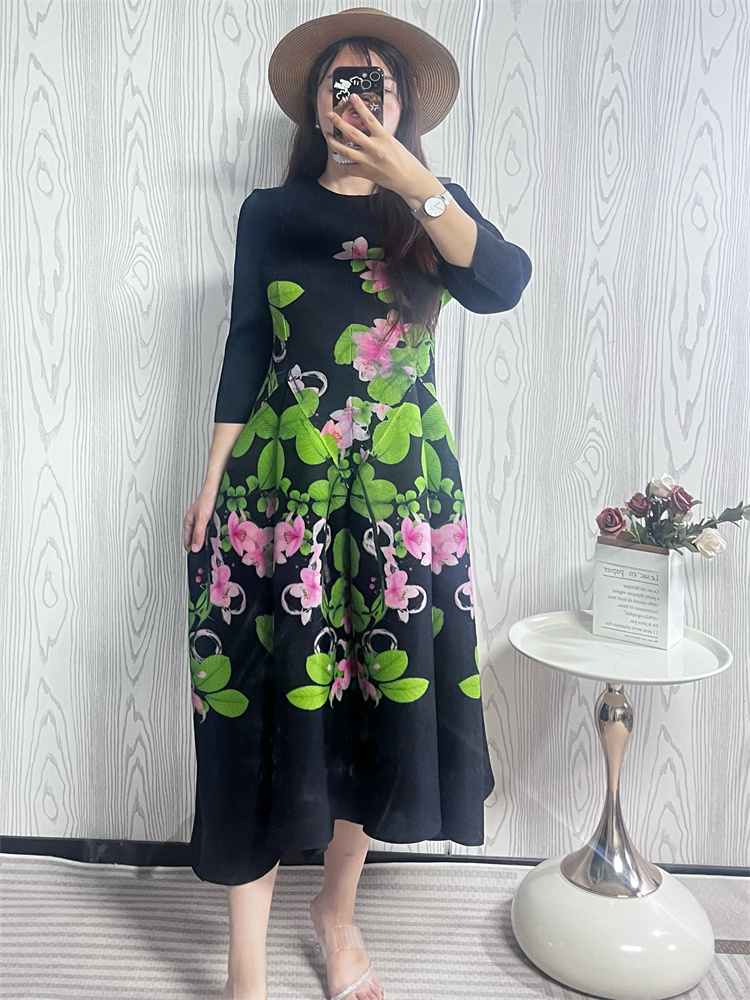 Miyake Elegant Pleated Summer Dress Fashionable Sweet New Hot Sale of The Season Long Fairy Skirt Simple Design Casual Comfo