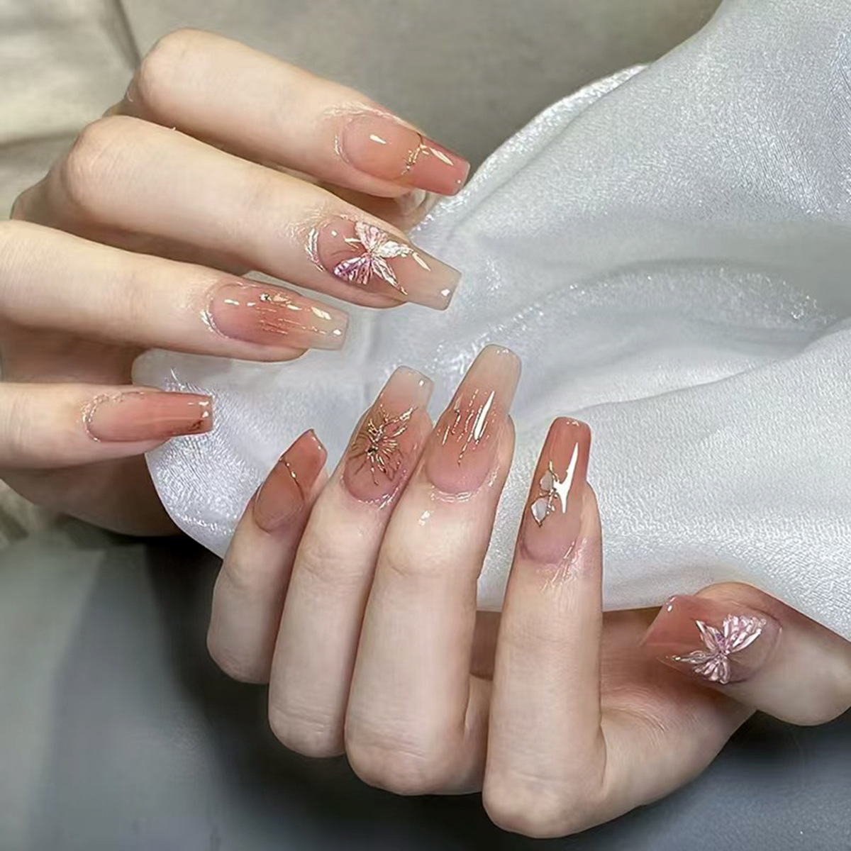 24pcs Simple Pure White Flower Cute Sweet Fake Nails For Women And Girls Nail Decoration + 1pc Jelly Gel + 1pc Nail File Press O