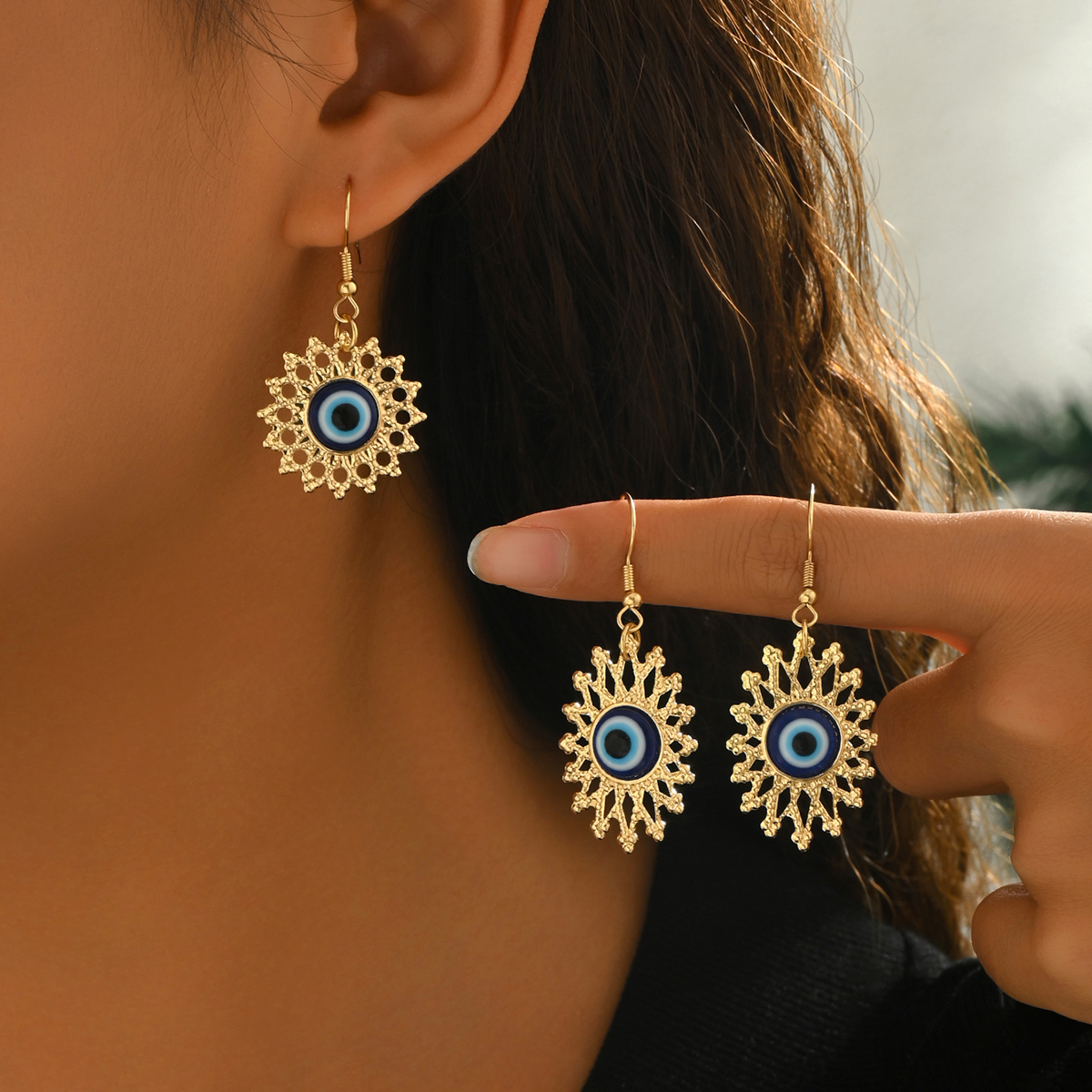 1 Pair of Golden Sunburst Devil Eye Pendant Earrings, Bohemian Blue Turkish Evil Eye Sunflower Earrings, Vintage Hollow Lace Sunflower Earrings for Summer Vacation, Daily Wear, and Parties