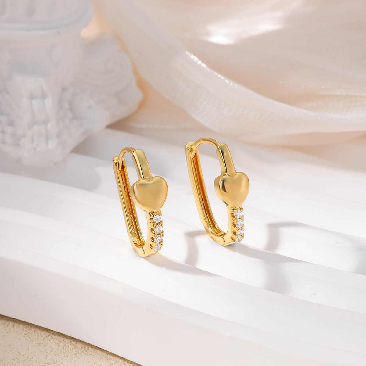 Stainless Steel Heart Hoop Earrings For Women Gold Plated U-shape Huggie Earrings Fashion Sweet Jewelry Daily Wear Decoration