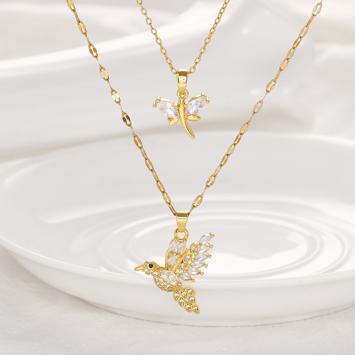 Fashionable High-end hummingbird necklace, Women's Zircon Dragonfly Pendant, Stainless Steel, Luxury Jewelry