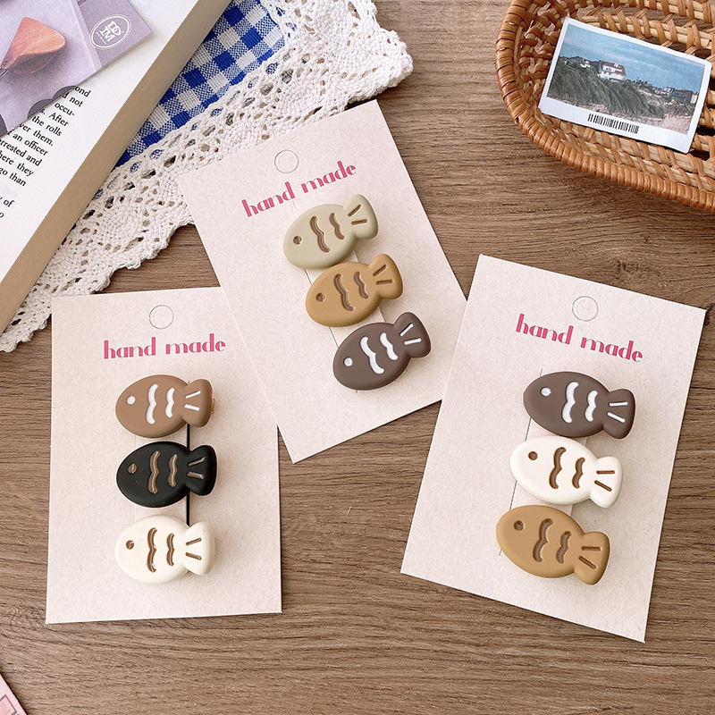 3 cute funny taiyaki fish hair clips: Korean style, beige-coffee color, cartoon decor, sweet hair accessories for children .