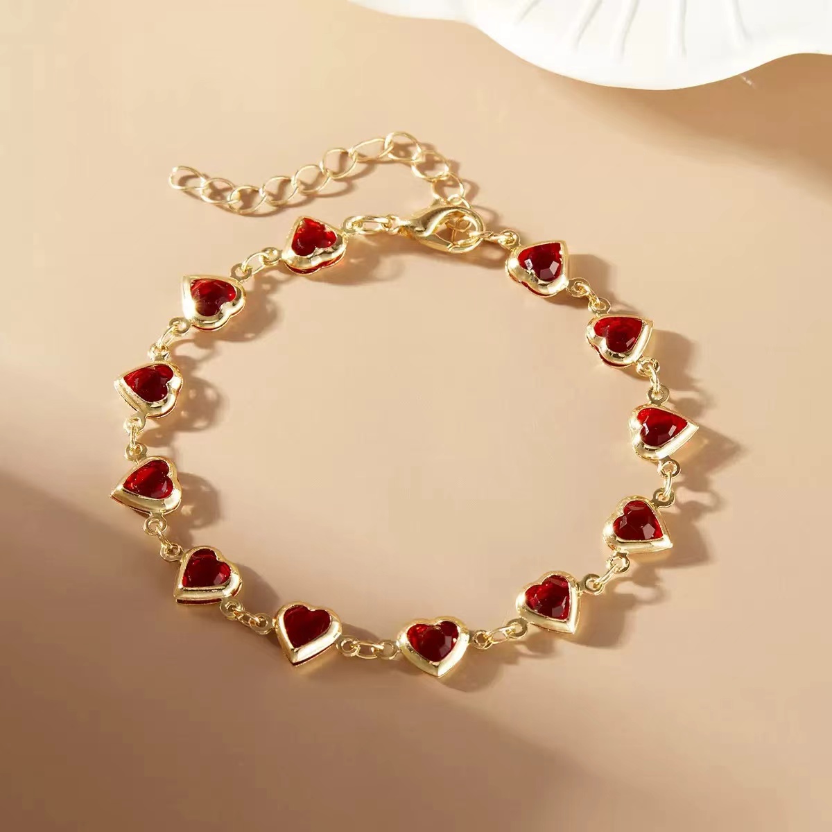 This Exquisite Bohemian Candy-Colored Heart-Shaped Crystal Ladies Bracelet is a Perfect Holiday For Mothers And Wives