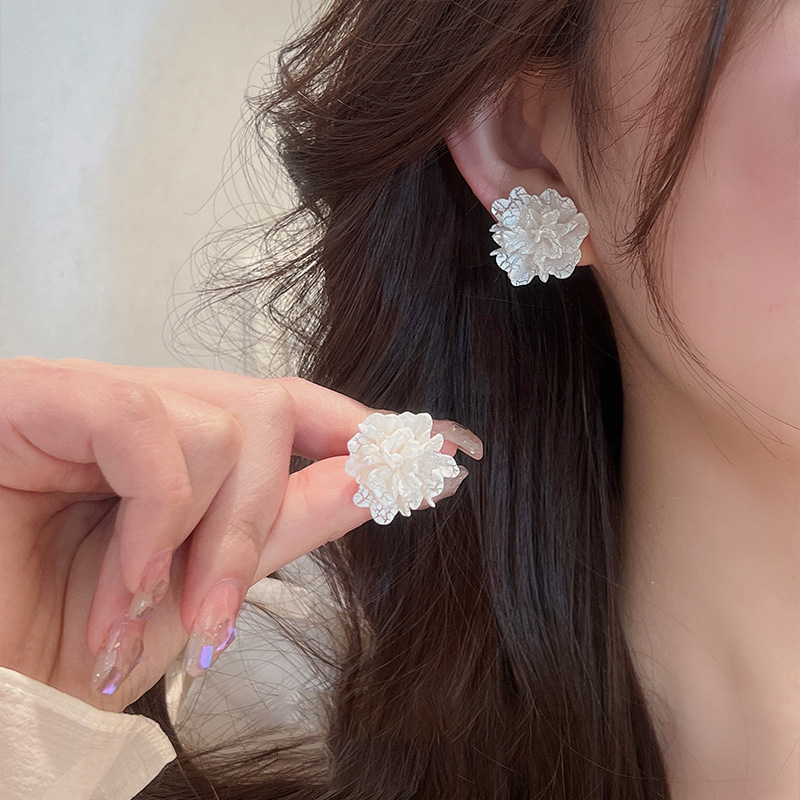 New Big White Flowers Stud Earrings for Women Personality Fashion Unique Design Brincos Wedding Jewelry Wholesale Birthday