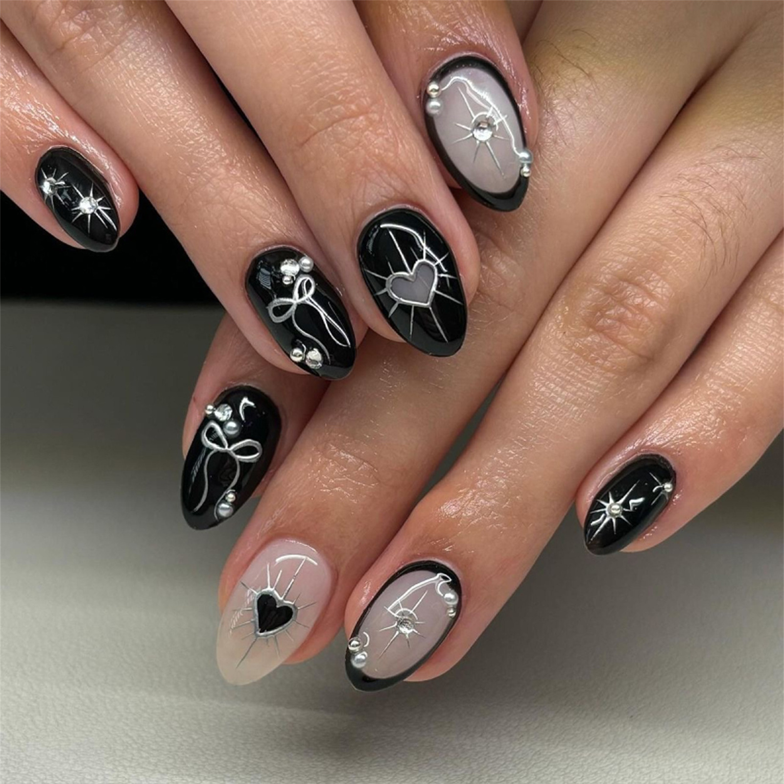 24pcs Gothic Black Bowknot Heart Fake Nails Fashion Press On Nails Short Almond False Nails