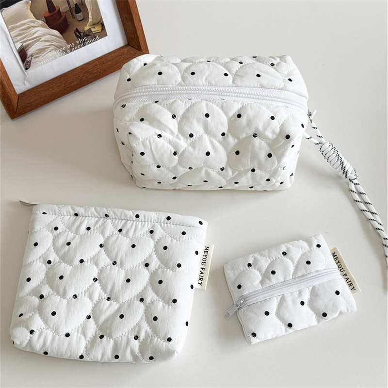 1Pcs Simple Quilted Polka Dot Hand Carry Lipstick Cosmetic Bag Small Storage Change Portable Mini Clutch Safety Material