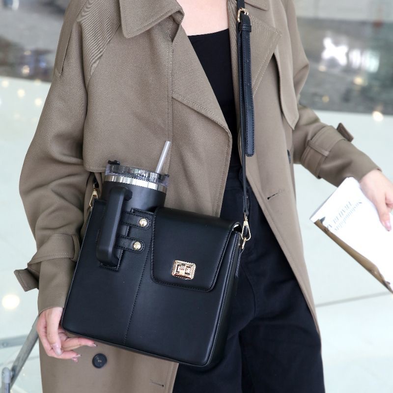 Outdoor portable crossbody water cup protection multifunctional universal water bottle storage bag single shoulder solid color