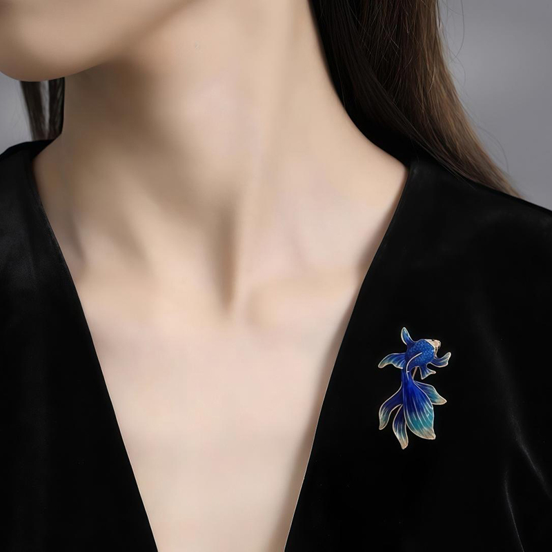 1Pc Luxury Koi Brooches Exquisite Chinese Style Goldfish Versatile Shiny Corsage Women Girls Clothing s