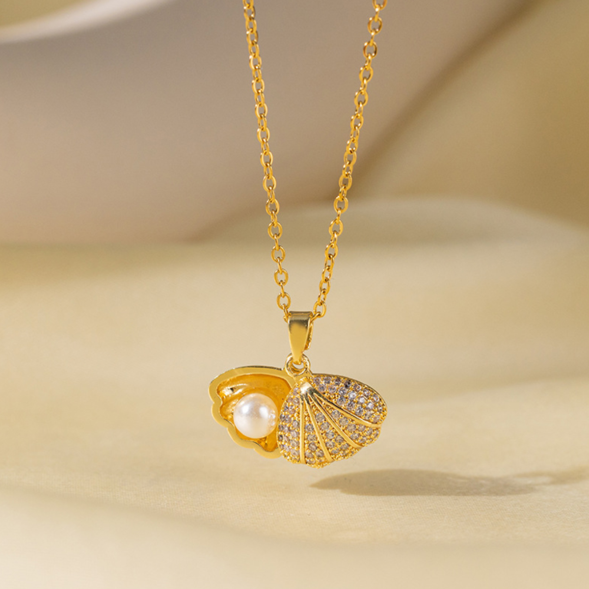 Shell Pendant Necklace for Women Stainless Steel Pearl Necklaces Light Luxury Girls Mother Gold Color Metal Jewelry Party