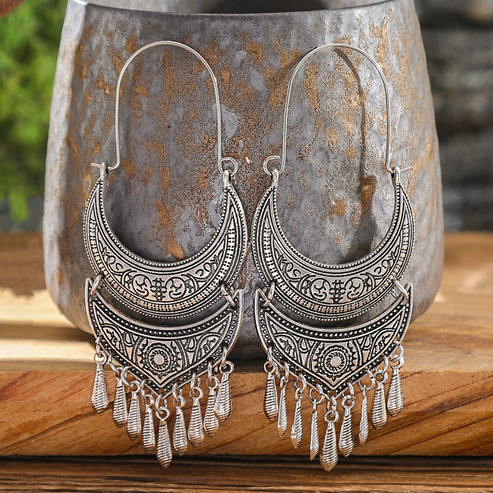 1 Pair of Vintage Silver Tassel Drop Earrings with Crescent Moon Carving Ethnic Bohemian Style Suitable for Women's Daily Wear