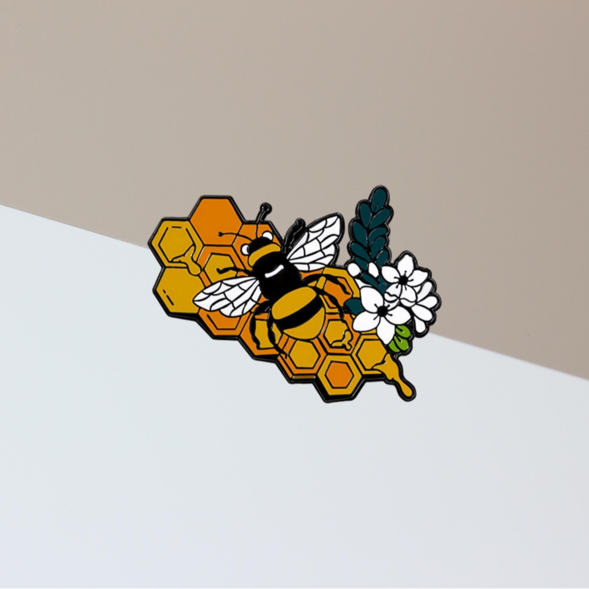 2pcs Cute Cartoon Butterfly Flower Enamel Brooch Creative Insect Vintage Lapel Pin Badge Backpack Clothing Hat Accessories