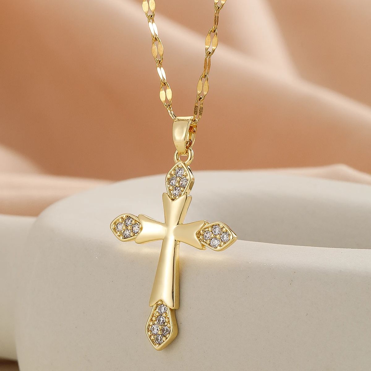 1 Piece of Fashionable, Simple and Versatile Design, New Style Micro-inlaid Round Zircon Glossy Cross Necklace For Women