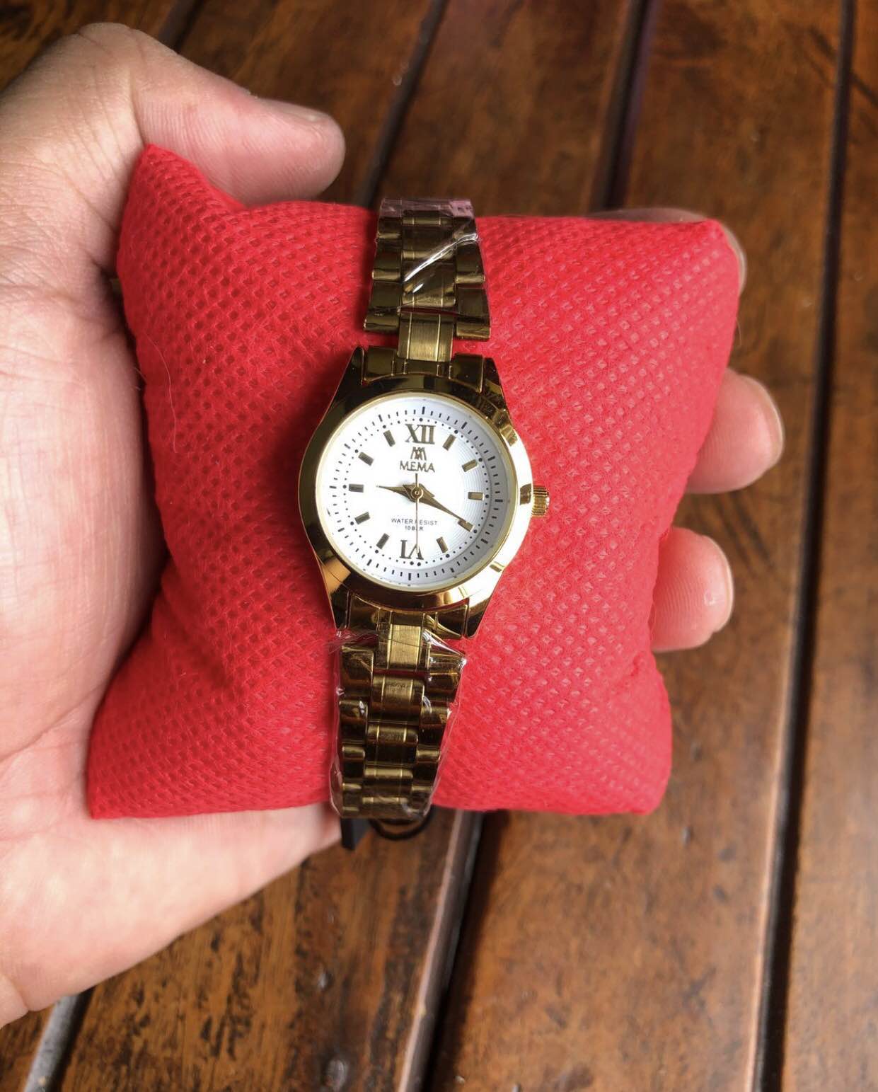 Standard Small Casual Golden Stainless Steel Wrist Watch For Women
