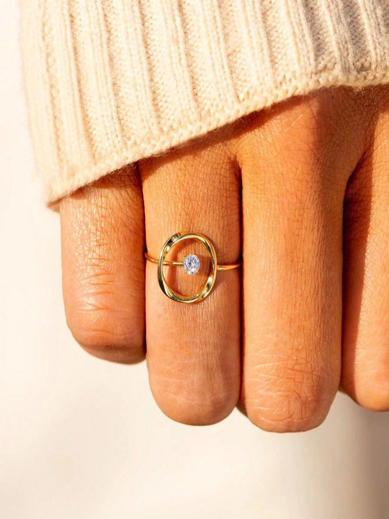 Delicate Circle Zircon Rings for Women Men Stainless Steel Gold Color Round Twisted Ring Wedding Fashion Jewelry