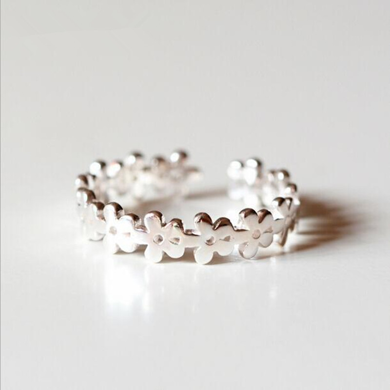 New Simple Popular Creative 925 Sterling Silver Jewelry Cute Temperament Flowers Hollowed Fashion Opening Rings R026