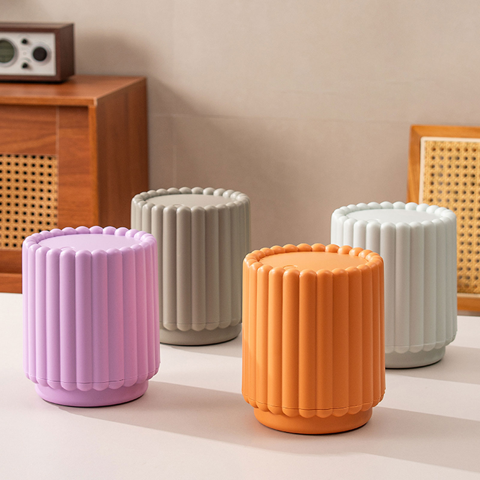 Waste Container PP Mini Trash Can With Lid Compact Desktop Garbage Bin Pink Blue Kitchen Waste Bin Home Use