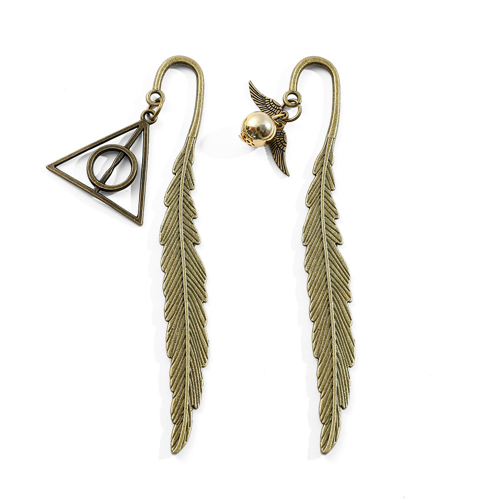 Retro Metal Bookmark Golden Feather Snitch Three-hallows Pendant Book Lovers Reading Magic Bookmarks Small s Cute Stationery