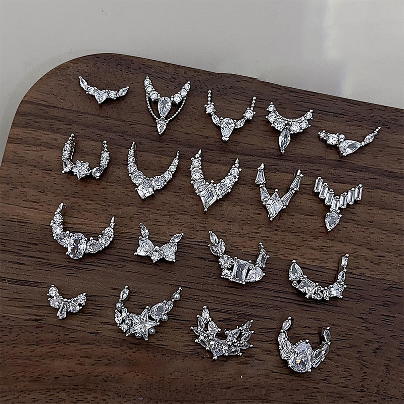 1PCS Luxury Sparkle Zircon Crescent Shape Pendant Silver Alloy Nail Art Rhinestones Jewel Decorations Manicure Ornaments
