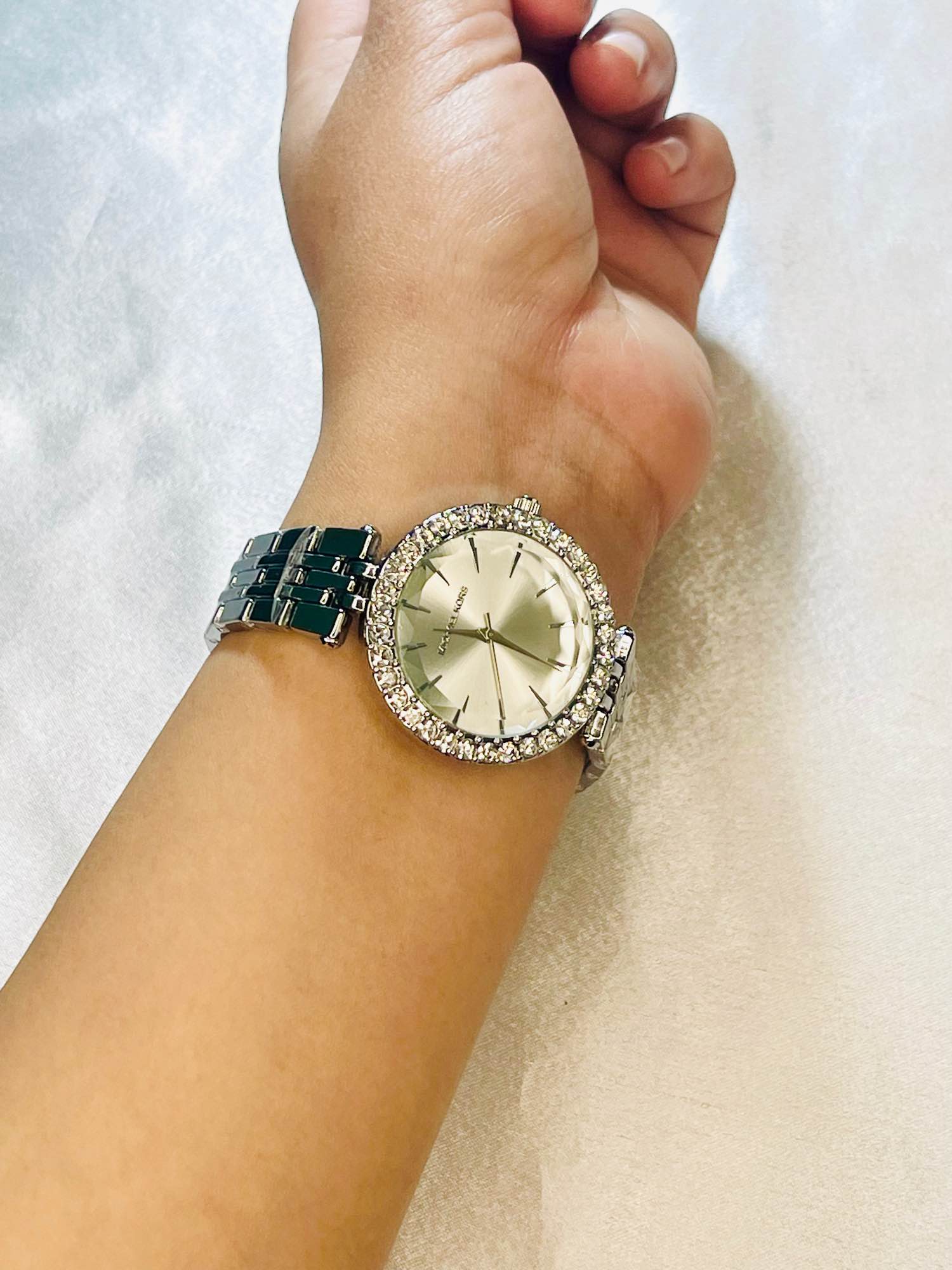 Fashionable Silver Color Watch For Women