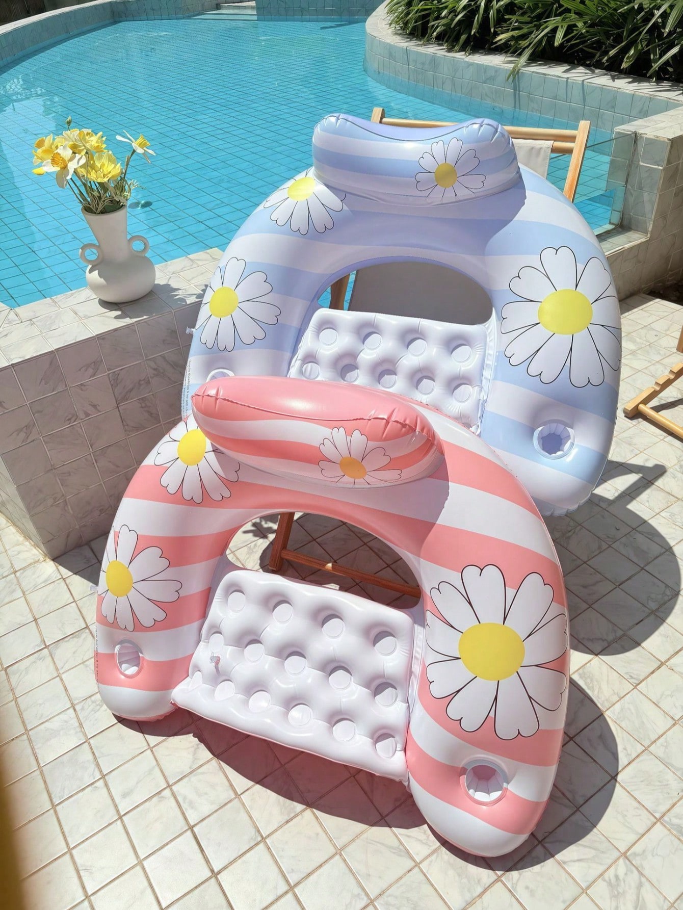 Pool floating floating bed retro small daisy U-shaped lounge chair inflatable floating row Internet celebrity swimming ring