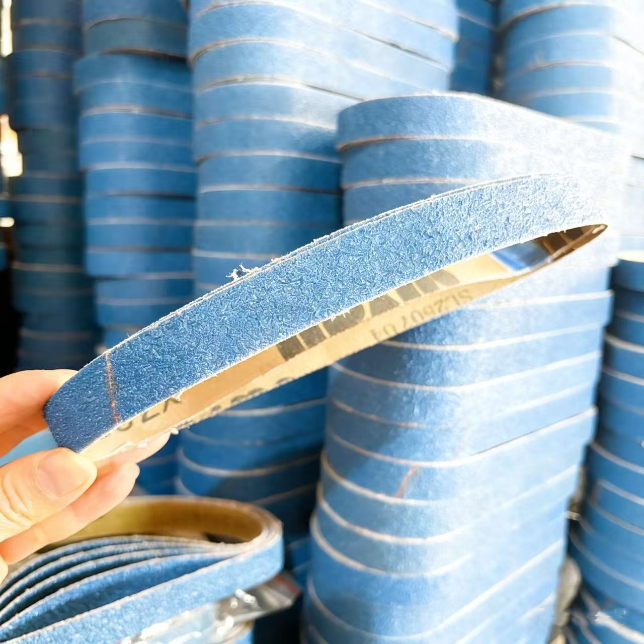10 pieces of 20x520mm blue zirconia sand belts, with grit sizes of 40/60/80/120# in a set, suitable for small handheld sanders,