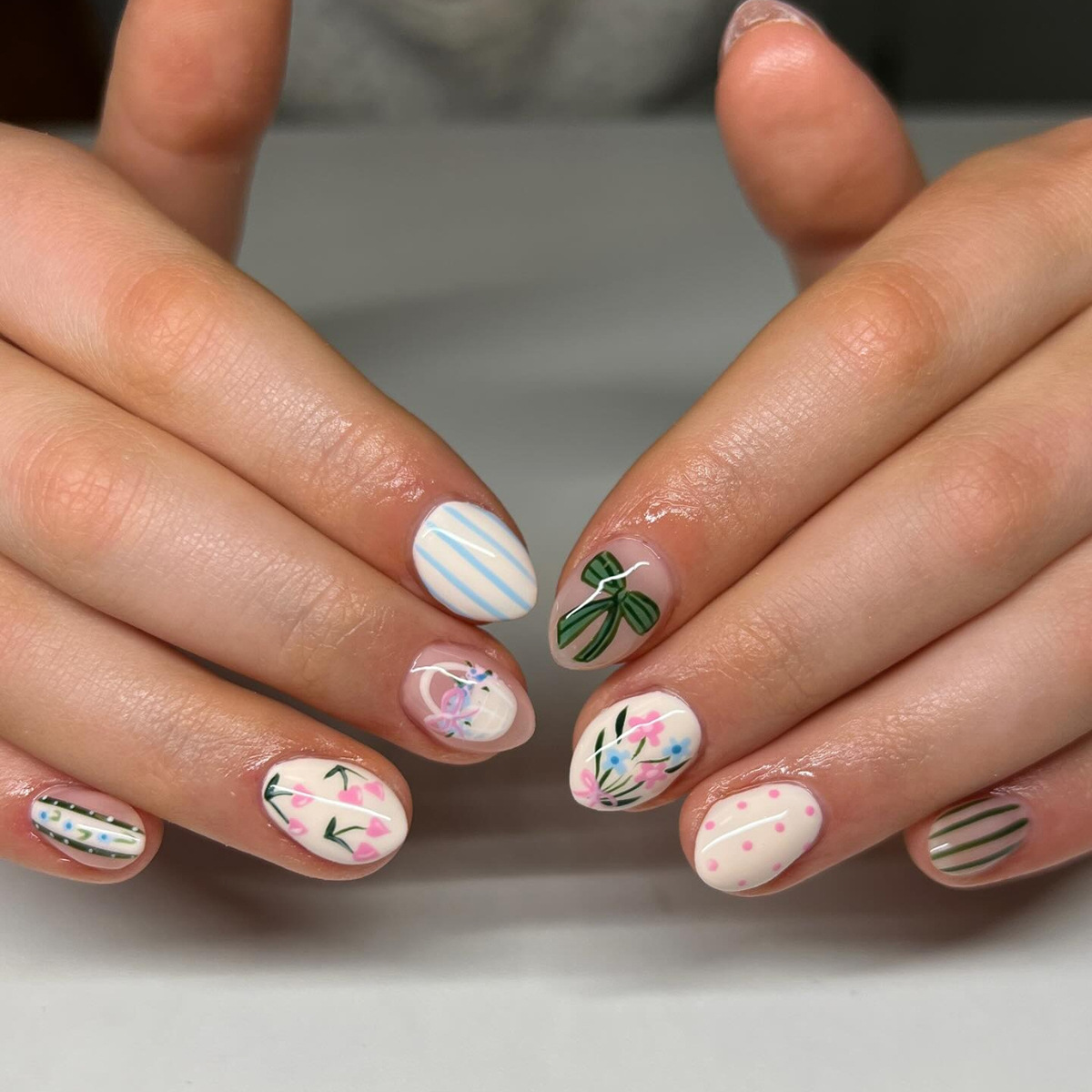 24pcs False Nails Almond with Flower Starlight Design Fake Nail Gradient French Long Press on Nails Finished Fashion Manicure
