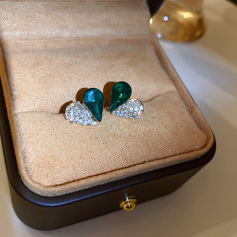 Fashion Personalized Stud Earrings Crystal Studded Heart Earrings for Women Charm Sparkle Luxury Designer Jewelry