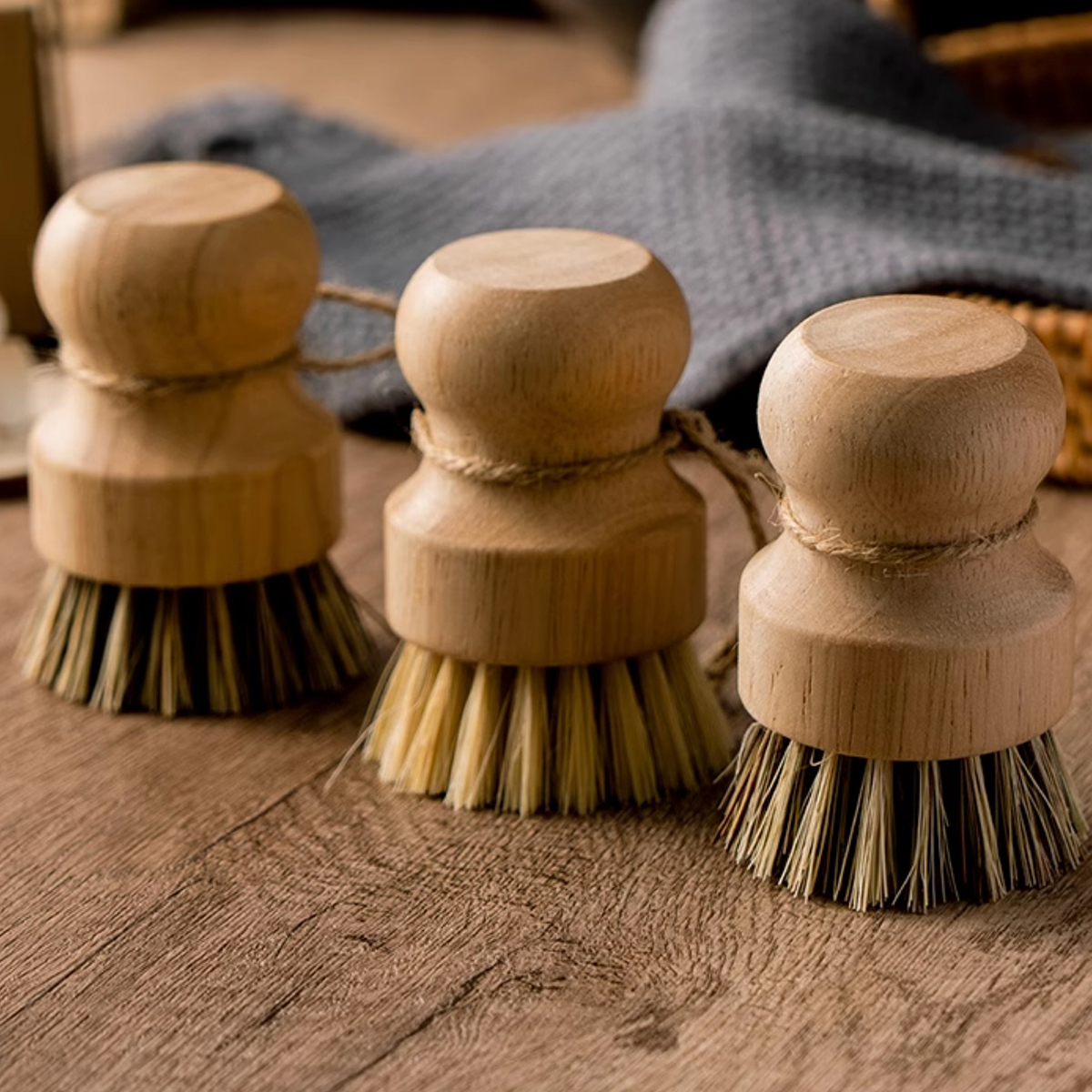 Solid wood washing brush short handle sisal washing pot magic tool for home use, kitchen cleaning and decontamination brush