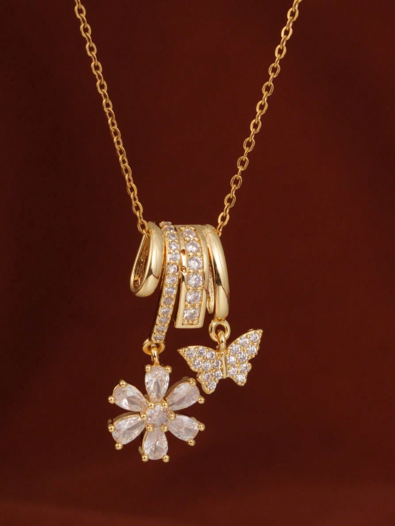 1 Piece of European and American Style Butterfly Flower Tassel Pendant with Rhinestone Inlay, Niche New Design Stainless Steel Pendant in 18K Gold Color, Exquisite Clavicle Chain, Versatile and Fashionable, Light Luxury and Beautiful, Suitable for Wome...