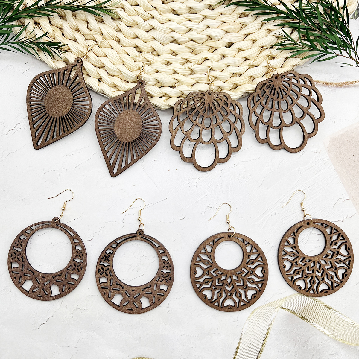 4 Pairs/Set Bohemian Retro Holiday Style Wooden Earrings, Simple and Versatile Cut Out Classic Wooden Earrings
