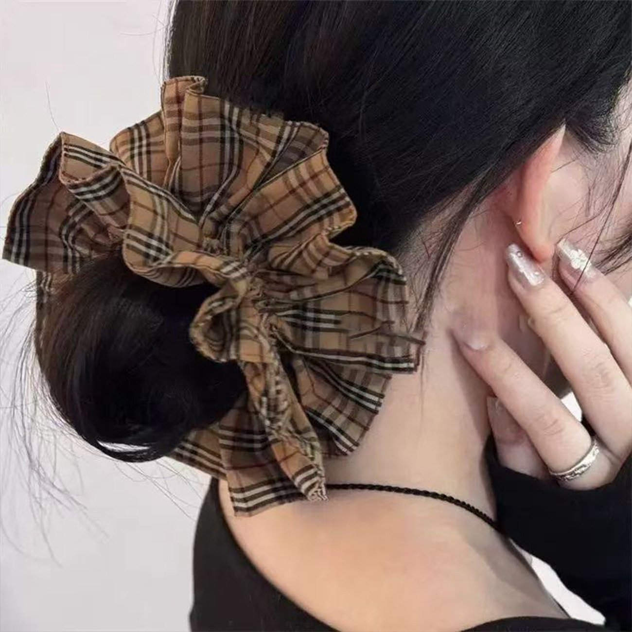 1PC Retro Classic Brown Plaid Slim Waist Scrunchie, Fashionable Daily Commute Hair Accessory for Bun Hairstyles