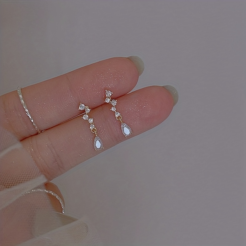 1 pair of elegant long water drop zircon pendant earrings for ladies with fashionable temperament. Gift for friends and classmat pen gpt