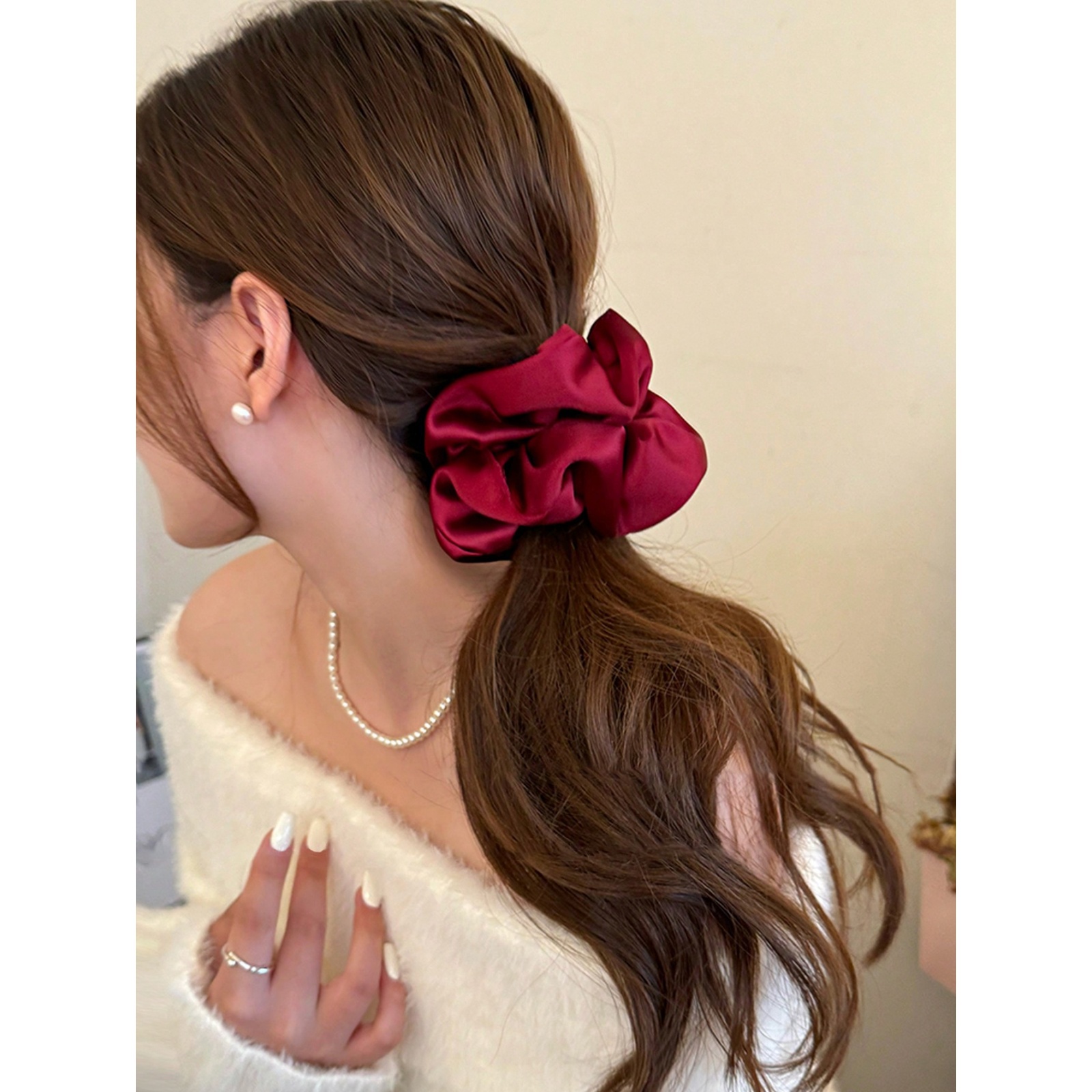 1PC High-End Satin Large Scrunchie, Black & Red Two Colors, Smooth Texture, Versatile Hair Tie for Styling, Solid Color, Casual