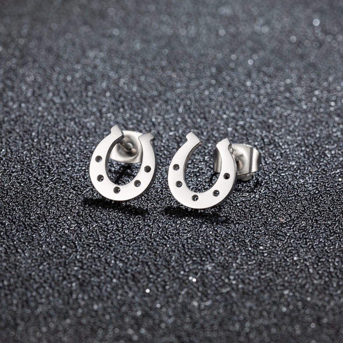 1Pair Stainless Steel U Shape Stud Earrings Black Simple Horse Shoe Earrings For Women Jewelry 2024
