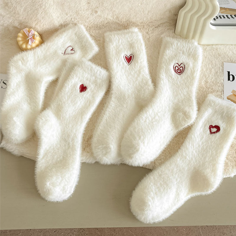 Dreamlikelin1 Pair/5 Pairs Autumn Winter Women's Socks Cute Plush Red Love Heart Print White Thick Warm Middle Tube Socks