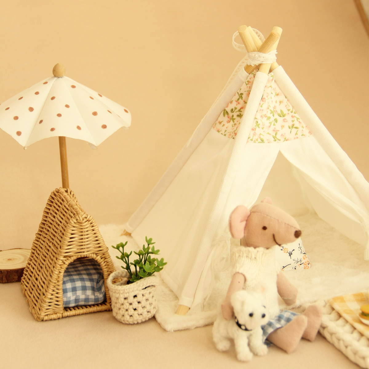 Miniature Realistic White Canvas Tent with 3 Small Pillows Suitable for Dollhouse Home Decor