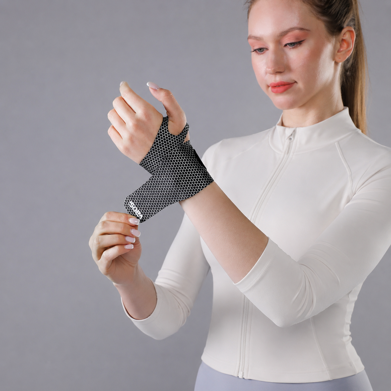 1 Piece Lightweight Laminated Adjustable Wrist Wrap - Unisex Support for Work, Badminton & Gym Training for Women Men