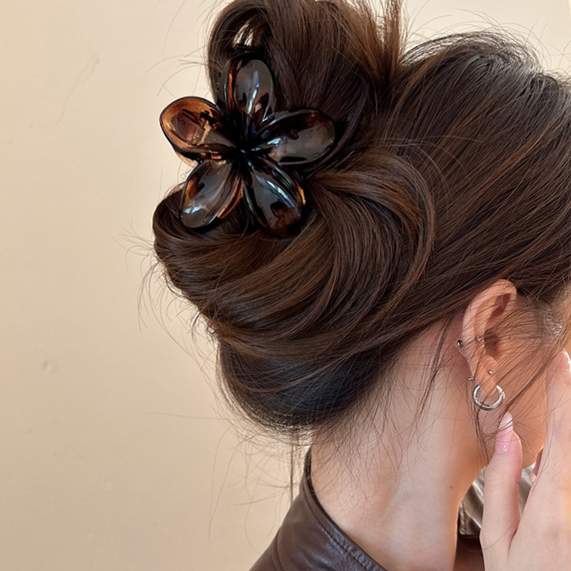 1pc French retro flower clip for women's ins temperament hair clip, back of the head hair bun, shark clip headband, new style