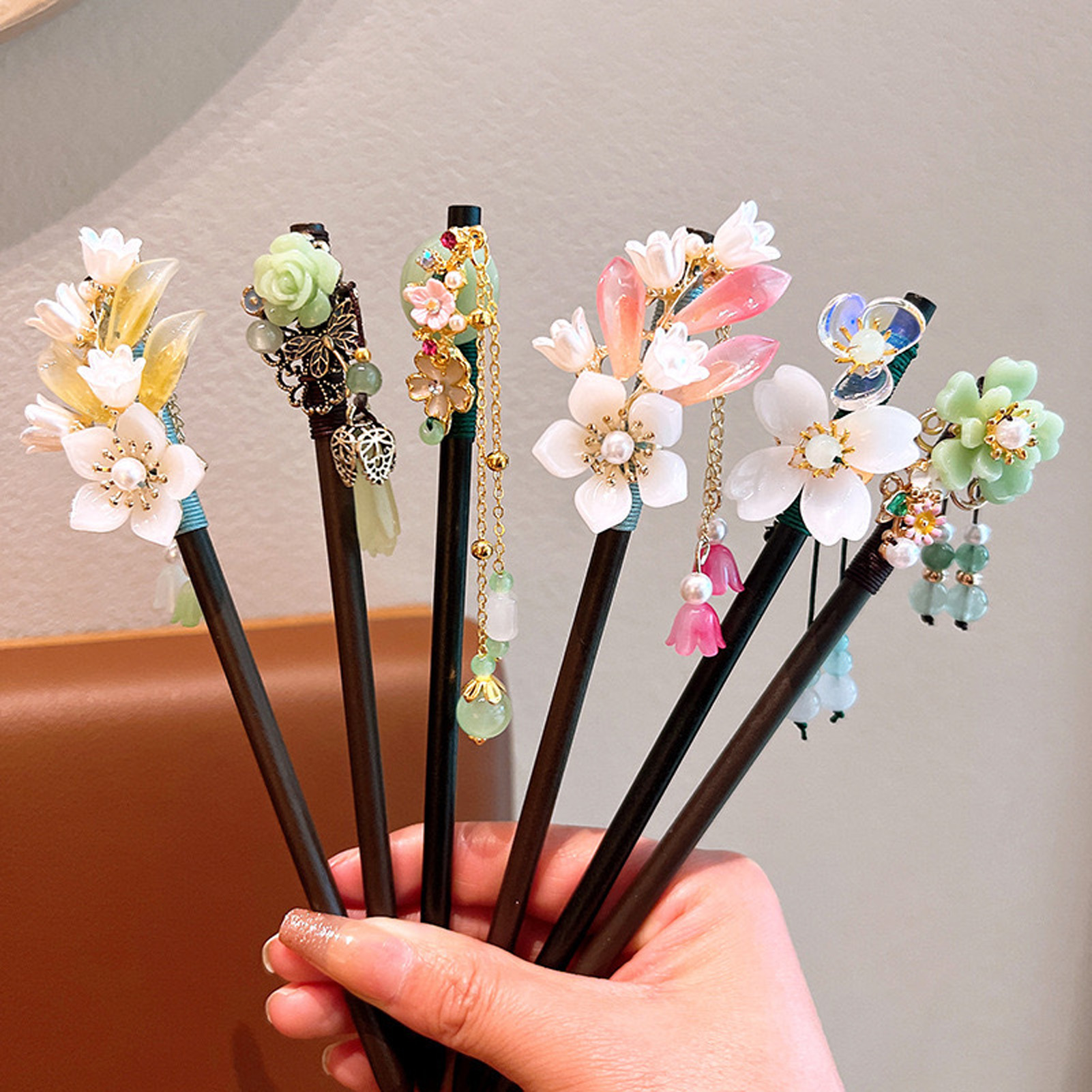 Chinese Style Flower Tassel Hairpin Elegant Wooden Floral Hair Stick Trendy Hair Decor Hairpin Girls Daily Life Hair Accessories