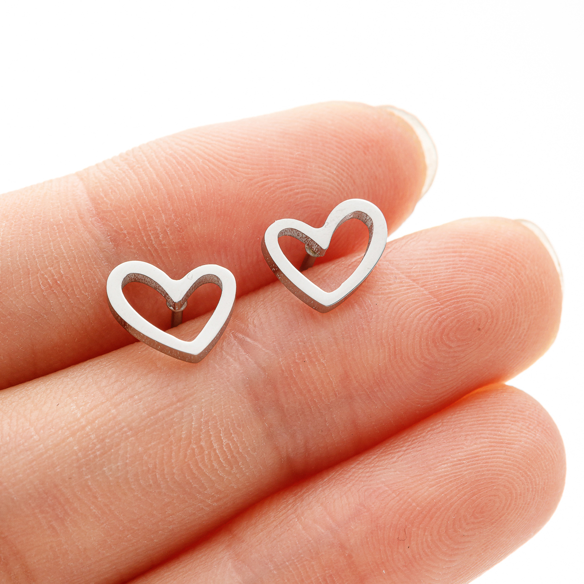 1Pair Simple Design Hollow Heart Earrings For Women New Fashion Tiny Ear Stud Earring