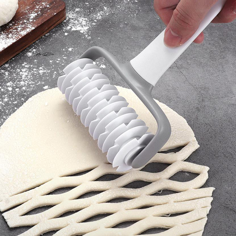 1Pc Smooth Turning Dough Roller Cutter Cookie Cake Net Kitchen Gadget for Restaurant Pizza Baking Tool