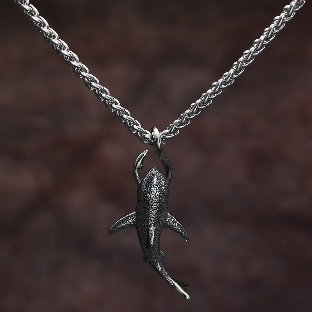 Hot selling retro stainless steel whale pendant, personalized and fashionable long necklace, men's and women's accessories pen gpt