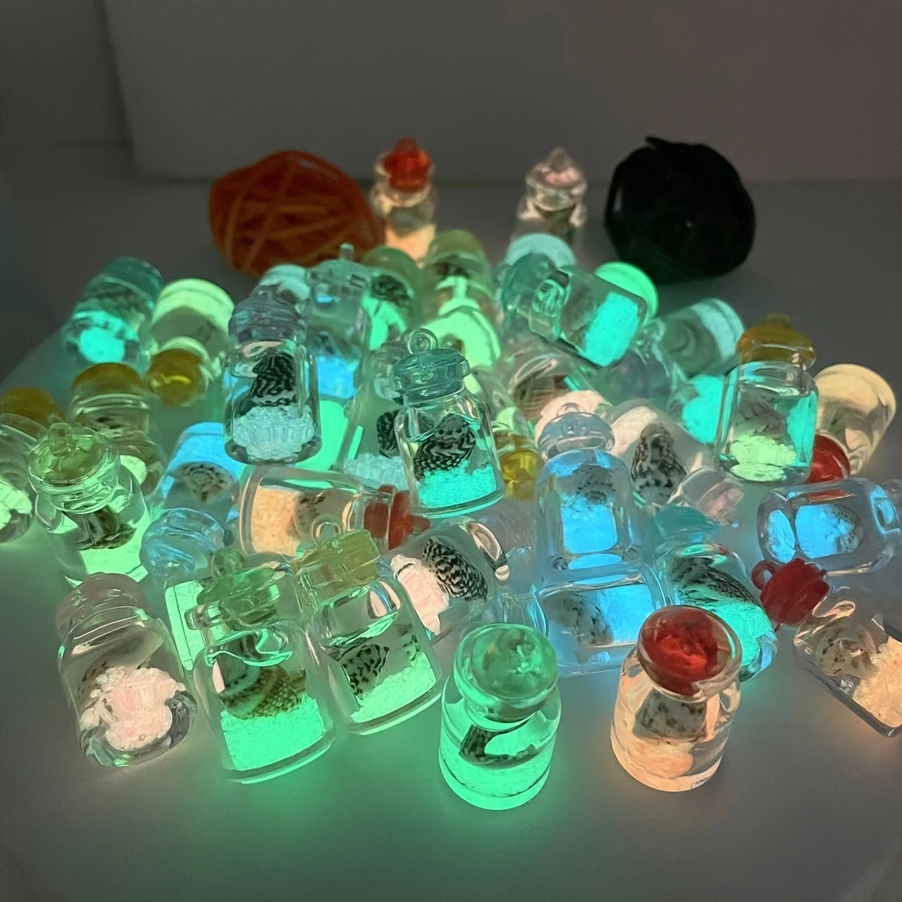 luminous conches in transparent glass bottles, suitable for pendant accessories,bag decoration, Christmas and New Year gift