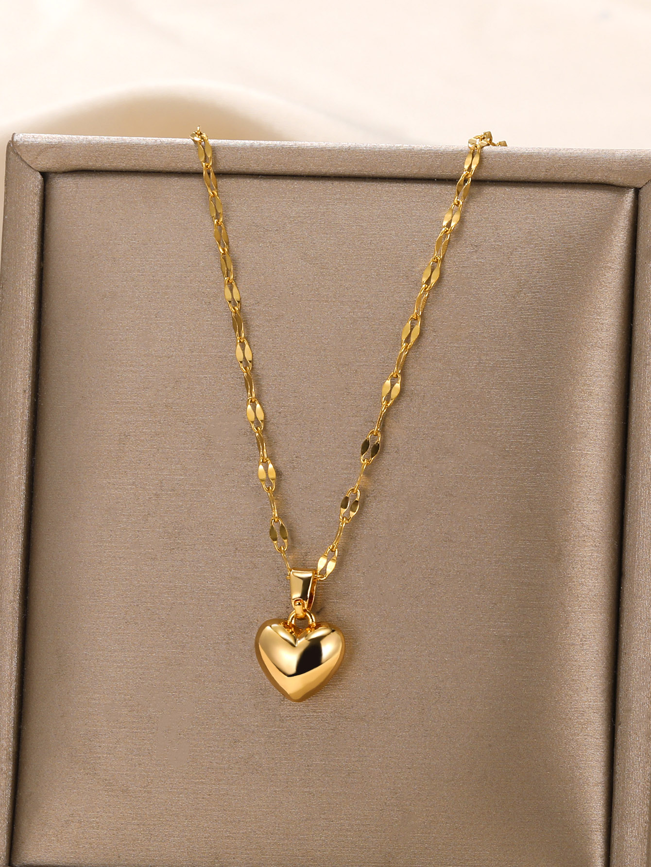 Stainless Steel Love Heart Necklace For Women 2023 New Trendy Lip Chain Simple Pendant Necklace Jewelry Wholesalers