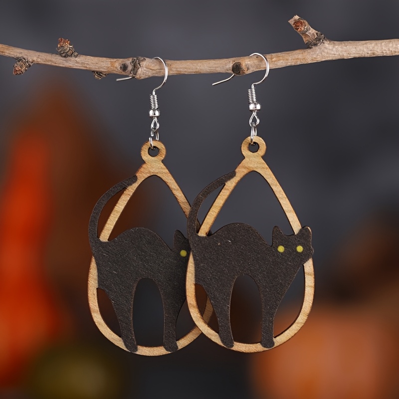 1 pair of new wooden Halloween black cat hollow drop pendant earrings Gothic style ladies earrings holiday