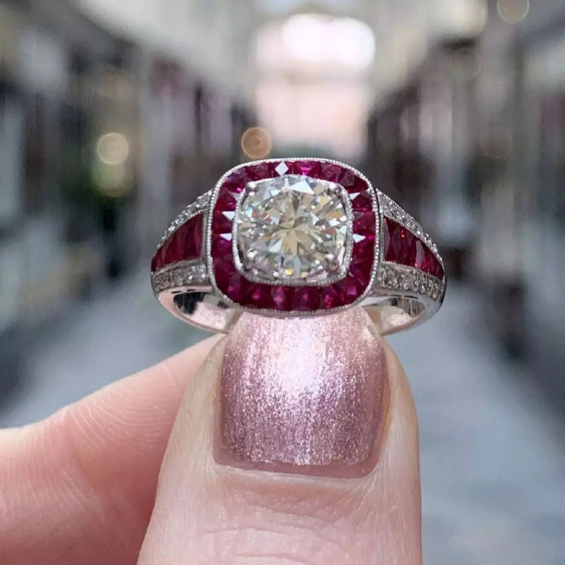 Huitan Vintage Red CZ Rings for Women Simple and Elegant Design Retro Party Gorgeous Lady's Rings Anniversary New Jewelry