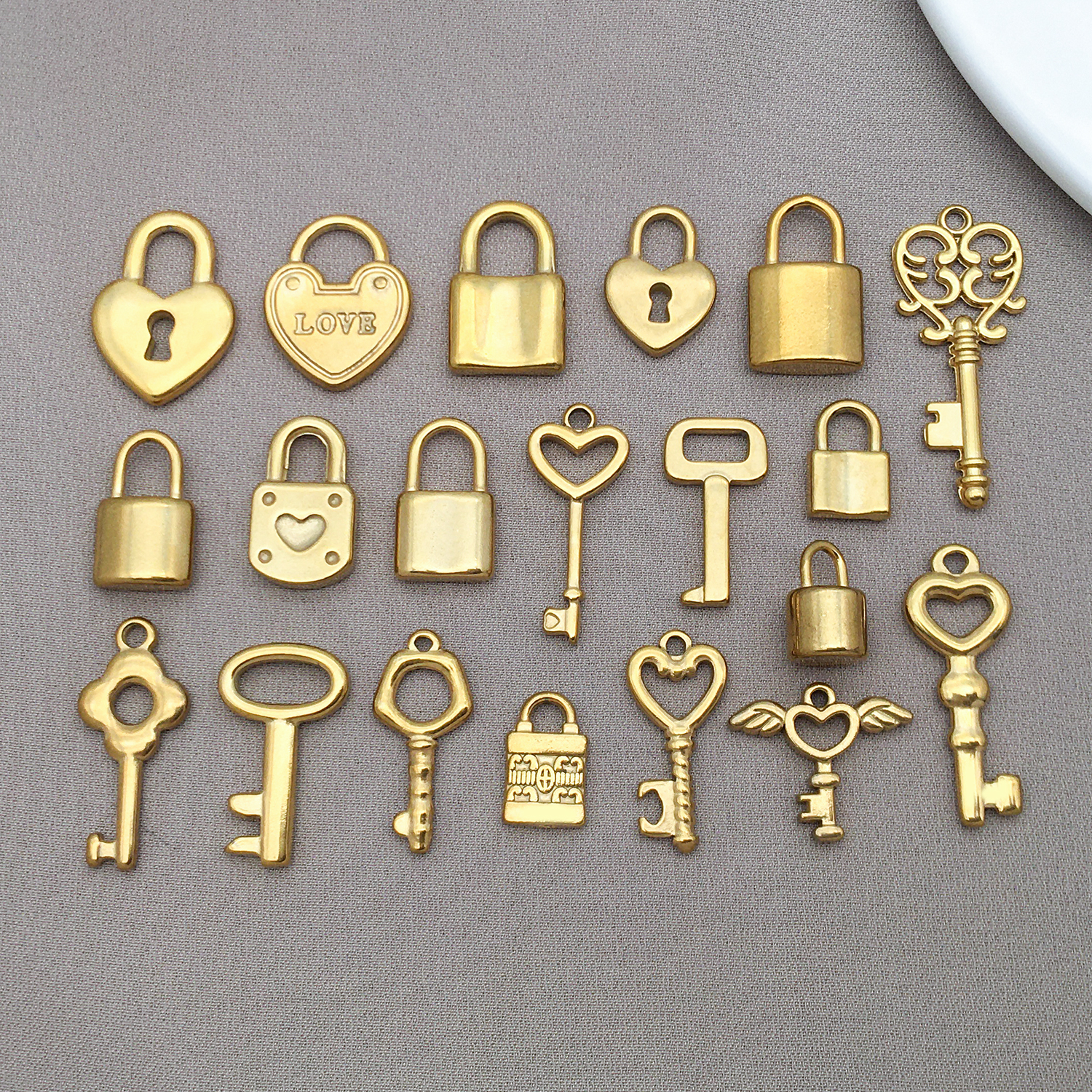 2pcs Stainless Steel Gold Color Key Lock Hearts Charms Couple Pendants for DIY Jewelry Lovers Necklaces Bracelets Making Crafts pen gpt