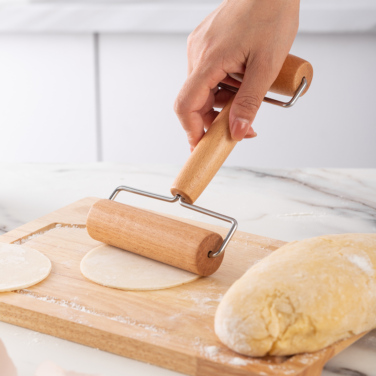 1PC Maple wood double-ended rolling pin; solid wood labor-saving roller-style flour stick; roller-style dough roller