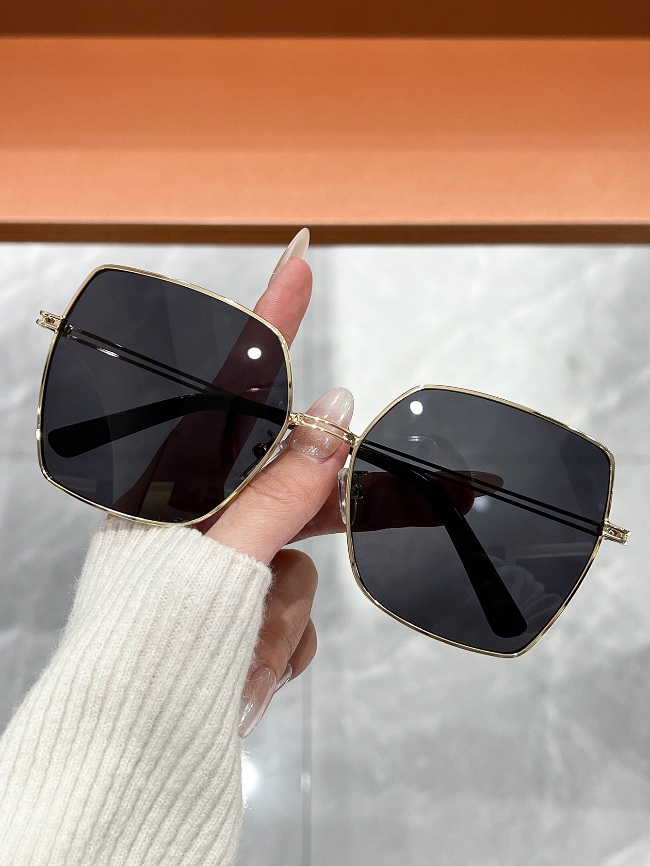 1PCS Fashionable Large Frame Sunglasses with Hollow Leg Design Attractive Trendy Ladies Men Casual Sun Protection Glas