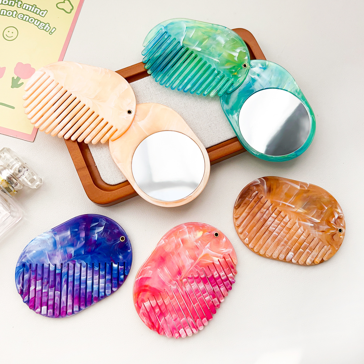 Marble Print Hair Comb Portable With Mirror Foldable Travel Makeup Mirror Acrylic Detangling 2 in 1 For Women Hair Accessories